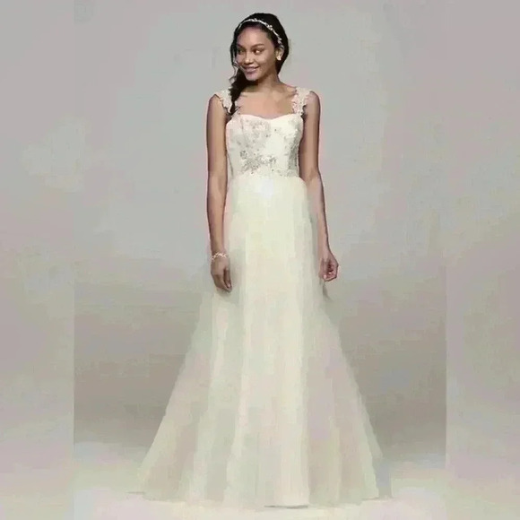 DAVID'S BRIDAL COLLECTION
Tank Tulle A-line Wedding Dress w/ Lace - Picture 1 of 14
